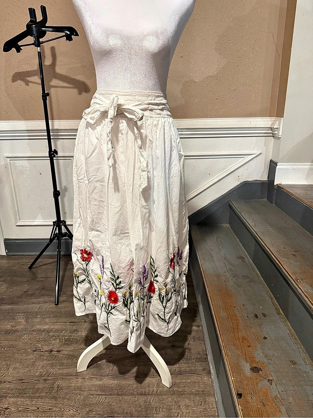 FRNZY Floral Embroidered Maxi Skirt White